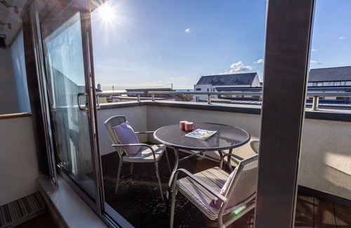 Rhosneigr Cottage | Minstrel Lodge: Rhosneigr villa with free golf!