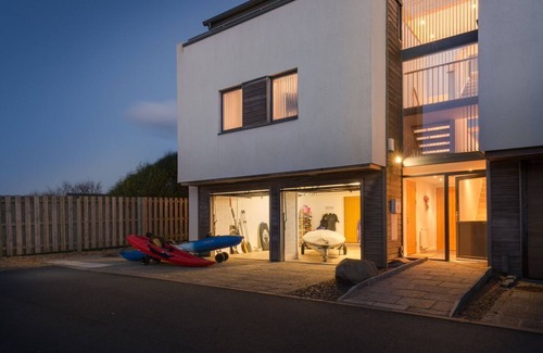Rhosneigr Cottage | Minstrel Lodge: Rhosneigr villa with free golf!