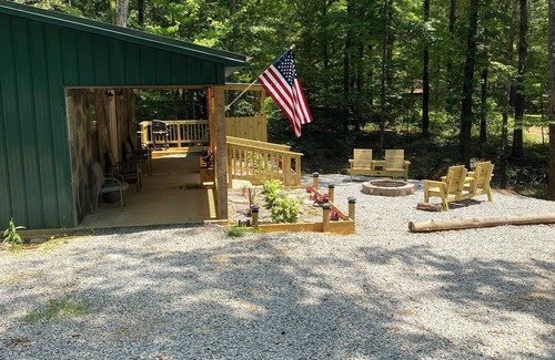 Coffeeville Cabin | Minutes away from one of the greatest crappie fishing lakes in the world