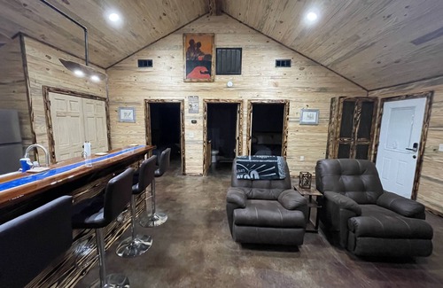 Coffeeville Cabin | Minutes away from one of the greatest crappie fishing lakes in the world