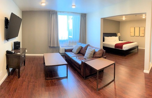 Torrance Hotel | Minutes Away from Torrance Beach and Hermosa Beach! FREE On-site Parking!