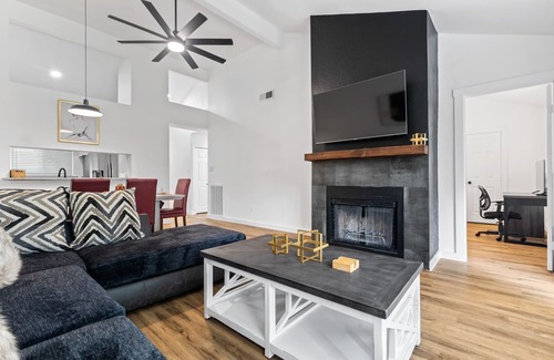 Euless Condo | Minutes from DFW & AT&T stadium. Cozy modern retreat