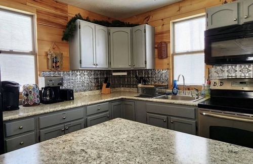 Wilkesville Cabin | MINUTES FROM HOCKING HILLS, ZALESKI STATE FOREST, VINTON COUNTY, LAKE HOPE!