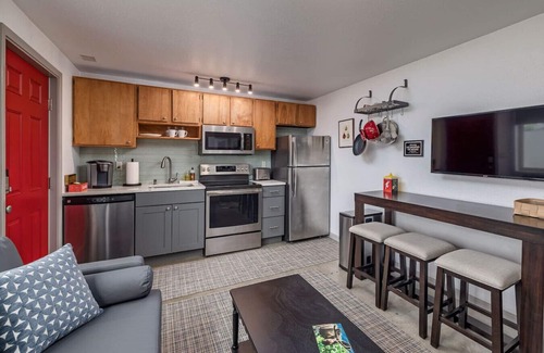 Spenard House | Minutes from the Airport! Northwood Nest 1BDR