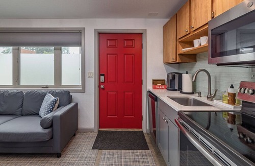Spenard House | Minutes from the Airport! Northwood Nest 1BDR