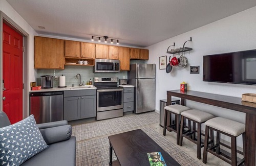Spenard House | Minutes from the Airport! Northwood Nest 1BDR