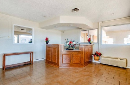 Elk City House | Minutes to Ackley Park! FREE Parking, Elk City Golf and Country Club