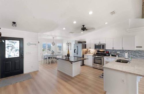 Lake Havasu City House | Minutes to Lake Havasu | Pool | Spa | Sleeps 12