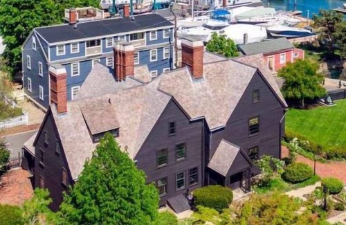 Danvers House | Minutes to Popes Landing! 3 Family-friendly Units w/Starbucks & Free Parking!