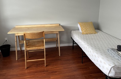 Renfrew-Collingwood House | Minutes to Renfrew! Large family friendly spacious Renfrew house