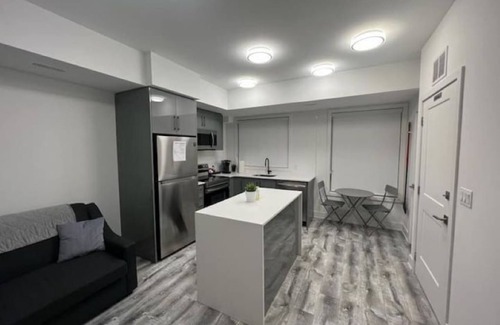 Niagara Falls House | Minutes To The Falls: Stylish Townhome Gem!