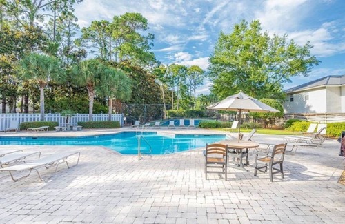 Saint Simons Heights Condo | Minutes to the some of the best beaches, dining and shopping