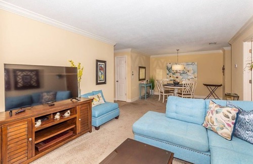 Saint Simons Heights Condo | Minutes to the some of the best beaches, dining and shopping