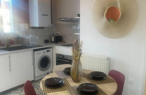 Corbeil-Essonnes Apartment | Mira - Sublime Apartment Close to Train Station