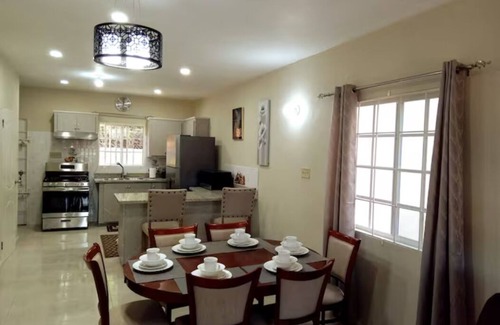 IronShore Estates House | MIRANDO PLACEnTwo X 2 BED 2 BATH TOWNHOUSE #3-#4 GYM+PooL+HOT TUB. SLEEPS 14 PPL