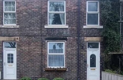 Robert Town House | Mirfield Retreat Cosy 2B in Peaceful Surroundings
