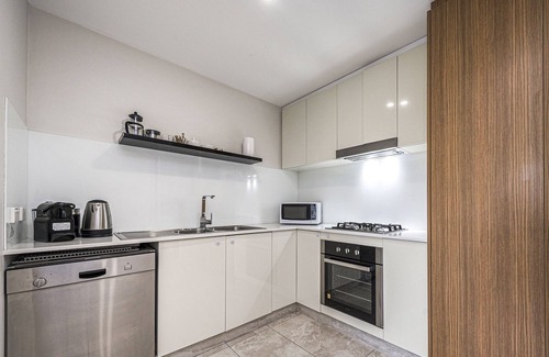 Mirrabooka House | Mirrabooka 3-Bed Close to Shopping Centre