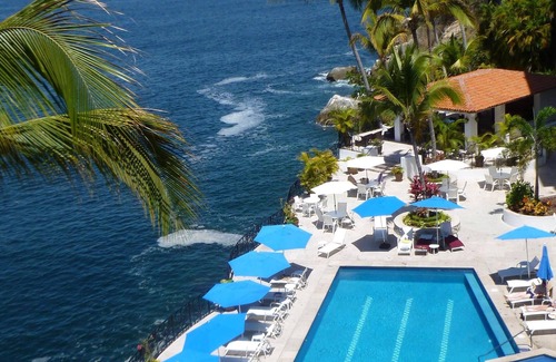 South Shore Hotel Area Condo | Mismaloya oceanfront condo, beach, pool, tennis court, Jacuzzi and sunsets!