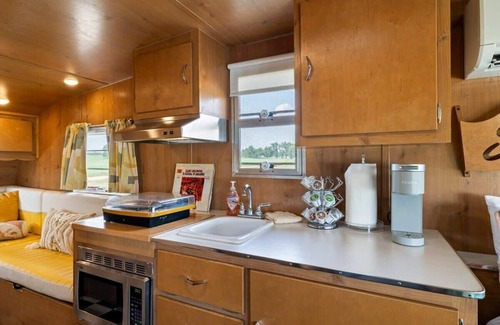 Willow City House | Miss Abby - Glamping, Pool & Fireplace