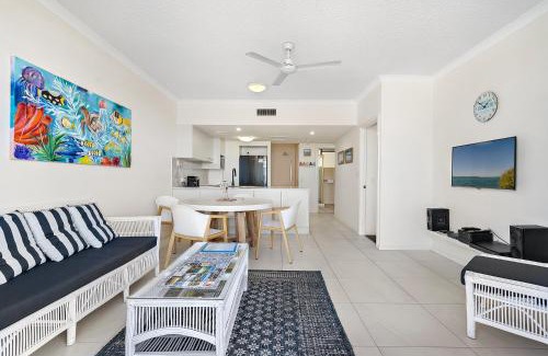 Alexandra Headland Apartment | Miss Alex l Beachfront Babe l Pool and Parking
