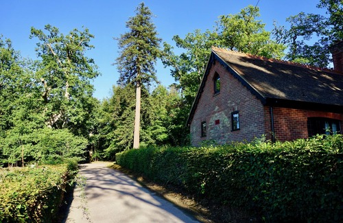 Warninglid House | Mission House - sleeps 12 guests in 5 bedrooms