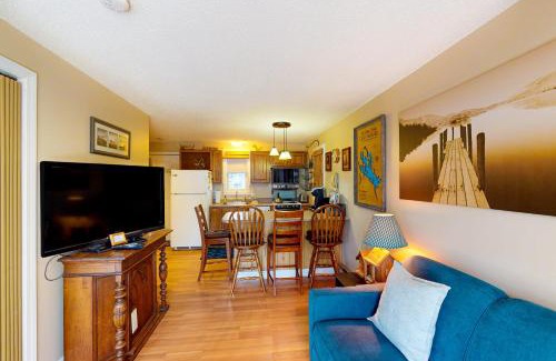 Gilford Apartment | Misty Harbor Resort: Unit 208