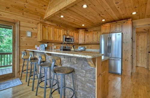 Cherry Log Cabin | Misty Mtn Hideaway| Soak + Stargaze w/Epic Views