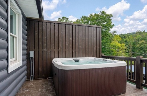 Celina Cabin | Mitchell Creek Marina Villa 1
