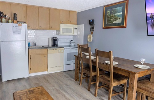 Snowshoe Condo | ML 302: Appealing 2BR, bike-in/out condo. Located right next to bike trails!