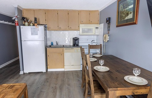 Snowshoe Condo | ML 302: Appealing 2BR, bike-in/out condo. Located right next to bike trails!