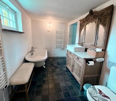 Frasnes-lez-Buissenal House | MMGhome - Gîte à la ferme