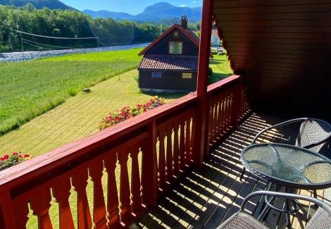 Sand Cabin | Mo Laksegard