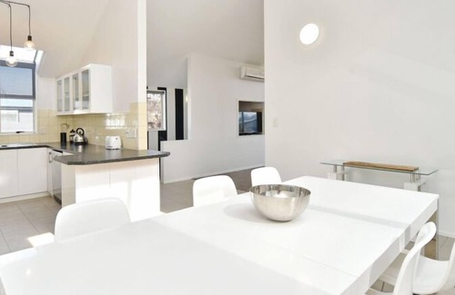 Christchurch City Centre House | Moa Place-Spacious centrally located 4 bedroom house