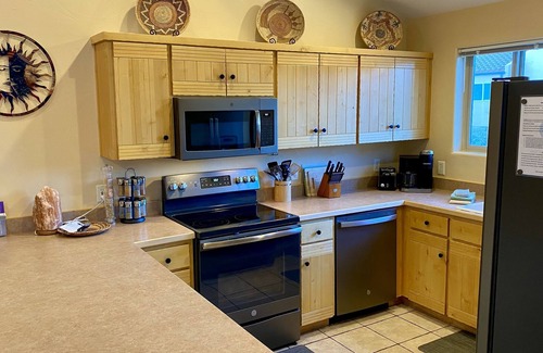 Moab South Valley House | Moab Rim Views! I Garage I Pool & Hot Tub I Pet Friendly I Trailer Parking