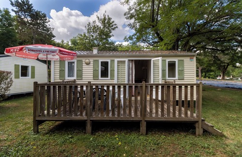 Saint-Pompont House | Mobile Home 'Le Noyer' with Shared Pool, Private Terrace and Private Garden