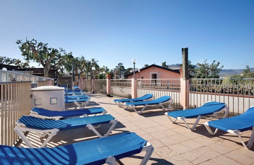 Albenga House | Mobile Home "New Generation La Pineta 7" with Shared Pool, Wi-Fi and Air Conditioning