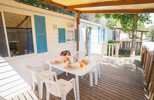 Gralaoni-Pralesi-Cisano House | Mobilehome with air conditioning, terrace and pool