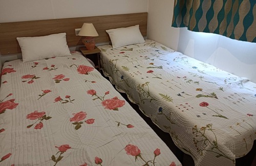 Lattes House | Mobilhome terrace, garden, near Montpellier and the sea in a 4 * campsite