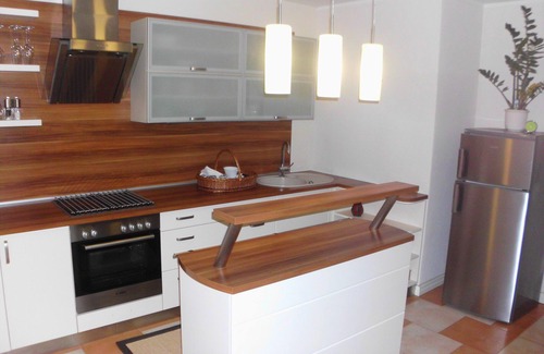 Wilhelmshorst Apartment | Modern apartment in spacious villa, 3,000 sqm property, south-facing slope, forest, WIFI