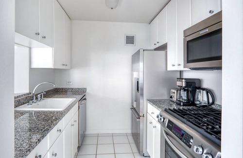 Union Square Apartment | Mod Union Square 1BR w/Gym, Doorman, across from Park, by Blueground