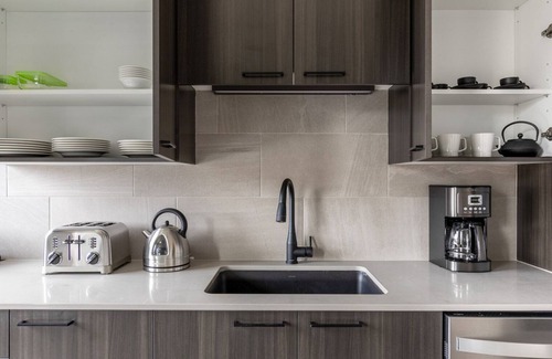 West Loop Apartment | Mod West Loop Studio w/Gym, Pool, nr. Restaurant Row, by Blueground