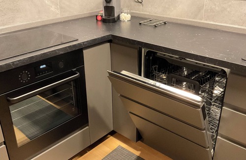 Jirny Apartment | Moderní a útulný apartmán, kompletně vybavený, u lesa, pro 2 osoby s parkováním