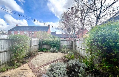 Stratford-upon-Avon House | Modern 1 bed house with parking