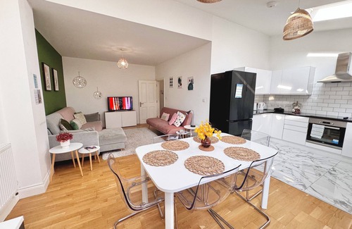 Tokyngton Apartment | Modern 1-Bed Apt 30min to Central London & Parking