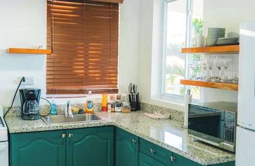 Marigot Bay Cottage | Modern 1 bed guesthouse with pool and ocean view!