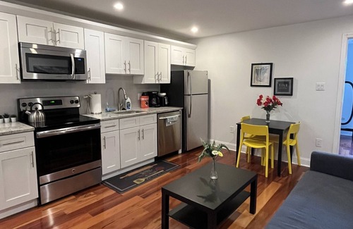 Passyunk Square Apartment | Modern 1 bedroom apartment close to Geno's / pat's, Sports Centers