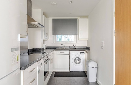 Tottenham Hale Apartment | Modern 1-bedroom apartment in London with great transport link