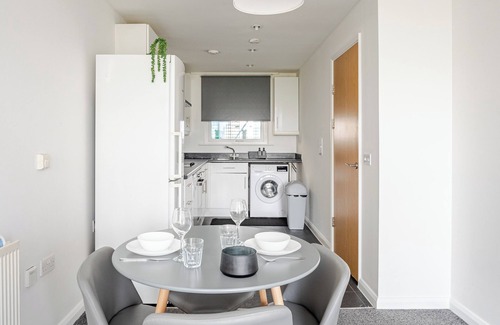 Tottenham Hale Apartment | Modern 1-bedroom apartment in London with great transport link