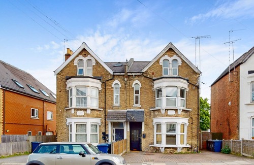 Friern Barnet Apartment | Modern 1 Bedroom Flat 3 Mins to Arnos Grove Tube