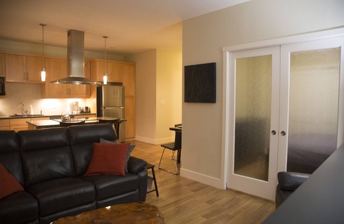 Ucluelet Apartment | Modern 1 bedroom suite overlooking Ucluelet’s inner harbour